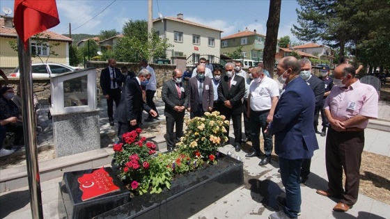 Şehit öğretmen Şenay Aybüke Yalçın kabri başında anıldı