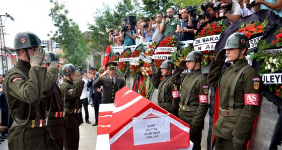 Şehit pilot son yolculuğuna dualarla uğurlandı