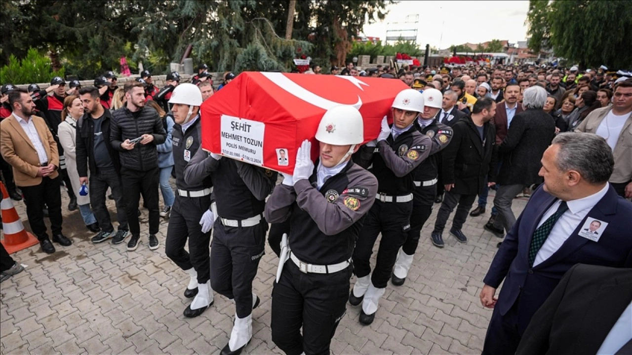 Şehit polis memuru Mehmet Tozun, İzmir'de son yolculuğuna uğurlandı