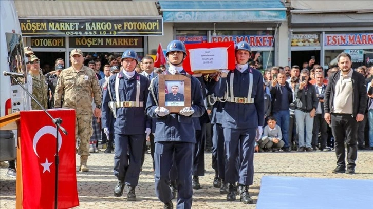 Şehit Uzman Çavuş İbrahim Han memleketi Van'da son yolculuğuna uğurlandı