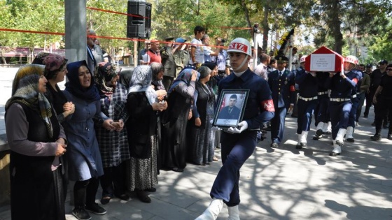 Şehit Uzman Çavuş Kadir Çelebi toprağa verildi