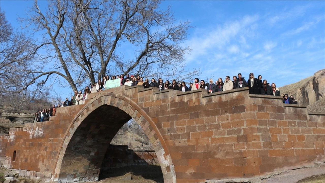 Şehit ve gazi çocukları Bitlis'in tarihi mekanlarını gezdi