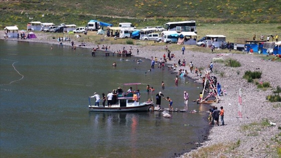 Şehrin gürültüsünden uzaklaşmak isteyenlerin gözde mekanı: Balık Gölü