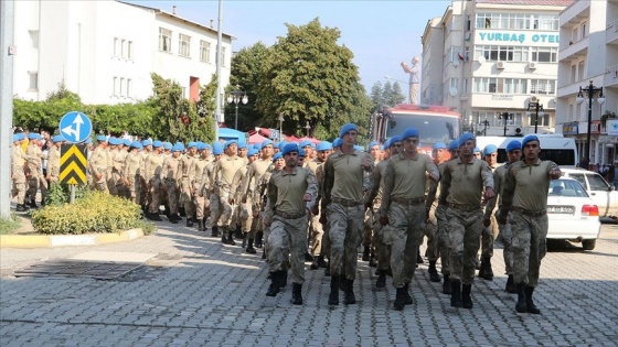 Sel nedeniyle Ayancık'ta görev yapan komandolar ilçeden alkışlarla uğurlandı