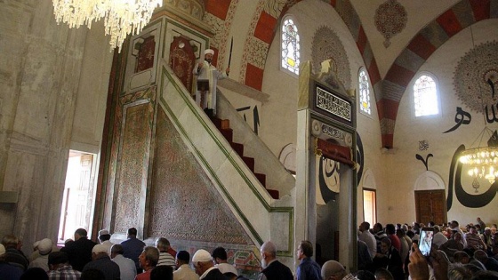 Selatin camilerde ramazanın ilk cuması yoğunluğu yaşandı