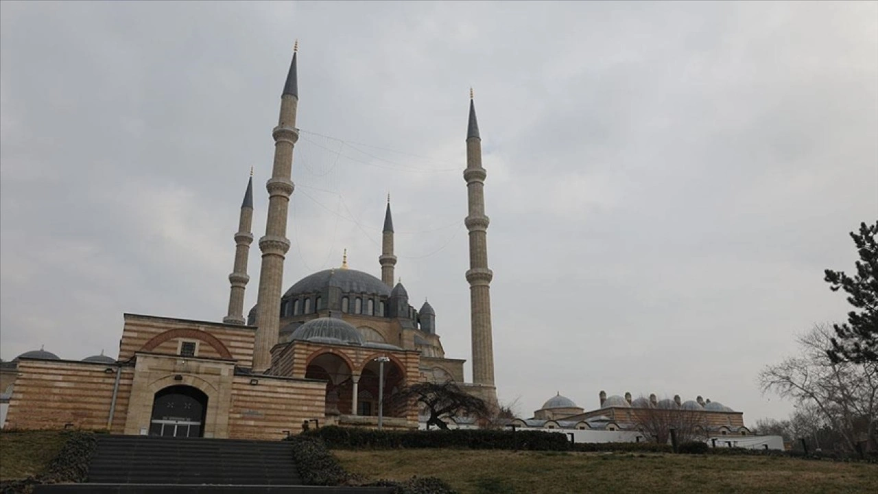 Selimiye Camisi ramazanı sınırlı sayıda ziyaretçiyle karşıladı