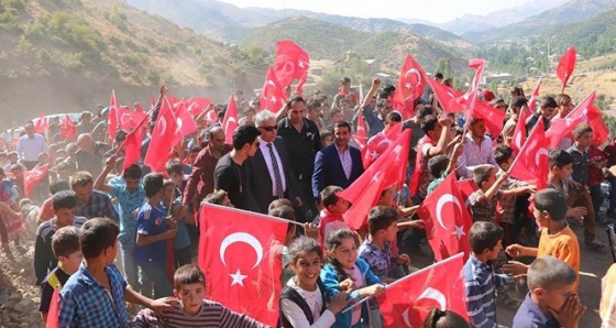 Şemdinli'de 'kohrolsun PKK' sloganları