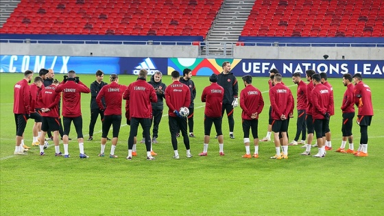 Şenol Güneş: 'Bizim çocuklarımız' dediğimiz oyuncularımızla gruptan çıkmaya çalışacağız