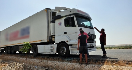 Serinlemek için suya girdikleri sırada soyuldular