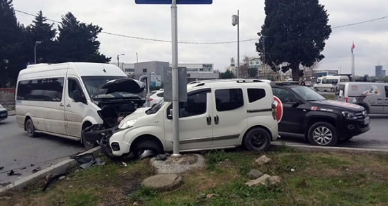 Servis aracı ile ticari araç çarpıştı: 1 yaralı