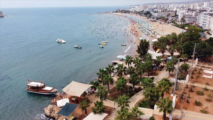 'Seyahatsever' gençler Mersin'de deniz ve kültür turizmini bir arada tattı