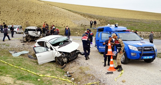 Seyir halinde nişanlısıyla tartışan sürücü, felakete yol açtı: 2 Ölü