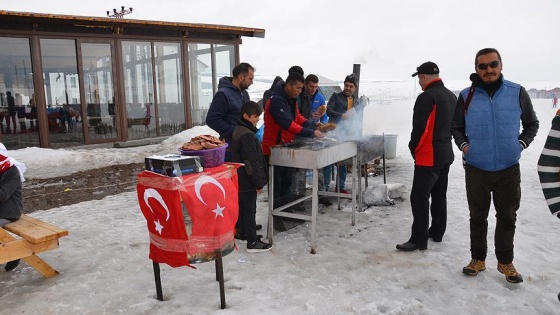 Seyyar satıcıdan Mehmetçik'e destek