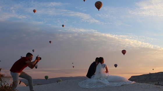 Sıcak hava balonları düğün fotoğraflarını süslüyor