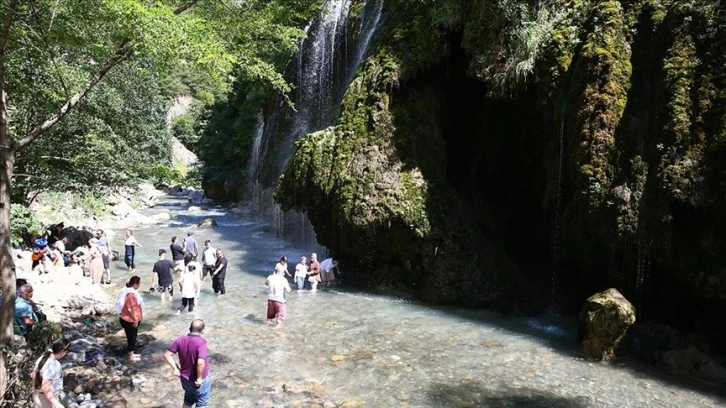 Sıcaktan bunalanlar Kuzalan Tabiat Parkı'nda serinliyor