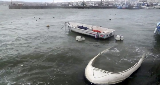 Şiddetli lodos Silivri'de balıkçı kayığını batırdı