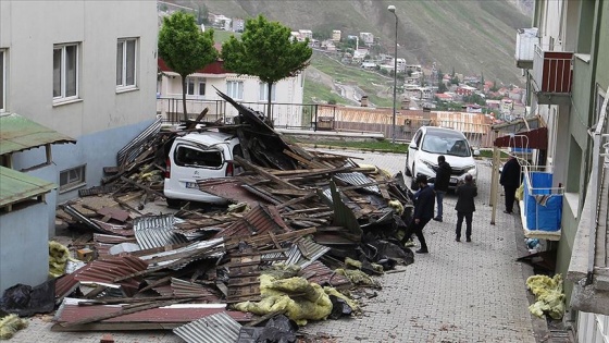 Şiddetli rüzgar 5 ilde hayatı olumsuz etkiledi