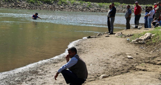 Siirt'te çaya giren çocuk kayboldu