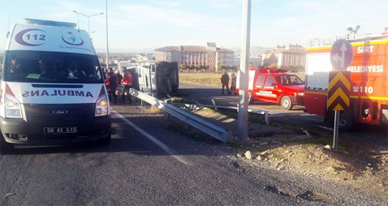 Siirt'te kamyon devrildi: 4 yaralı