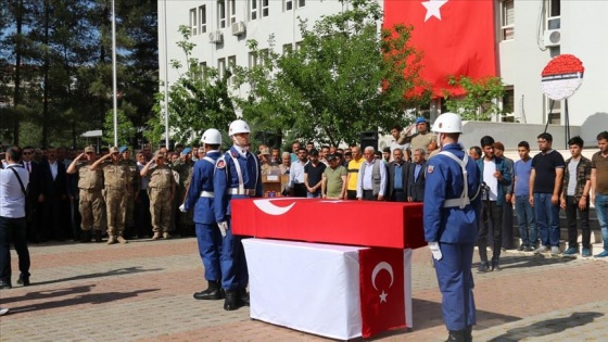 Siirt'te şehit güvenlik korucusu için tören düzenlendi