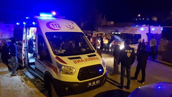 Siirt'te terör örgütü yandaşları öğrenci yurduna gaz bombası attı