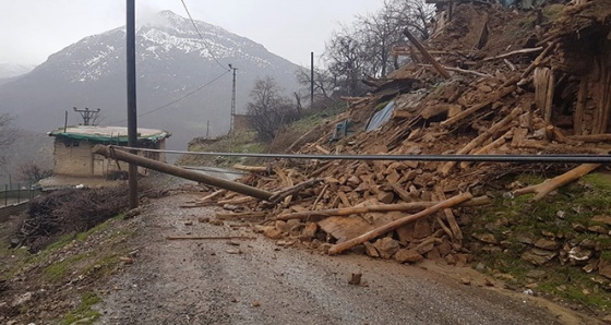 Siirt'te yoğun yağış bir evde göçüğe neden oldu !