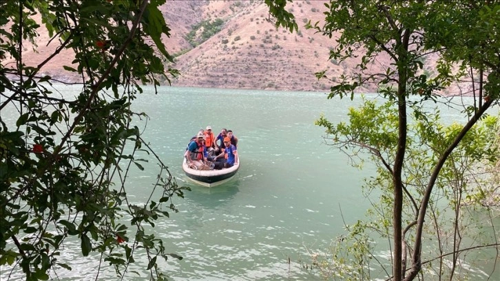 Siirt'te Müküs Çayı'nda akıntıya kapılan hemşireyi arama çalışmalarına ara verildi