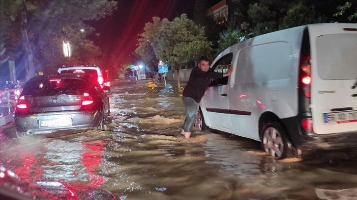 Siirt'te sağanak hayatı olumsuz etkiledi