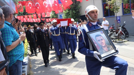 Silah kazasında şehit olan asker son yolculuğuna uğurlandı