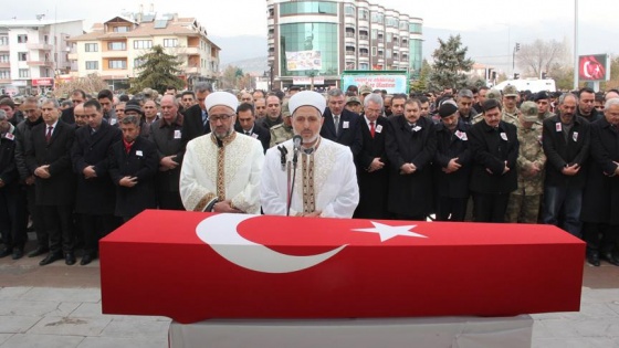 Silahının ateş almasıyla şehit olan asker son yolculuğuna uğurlandı