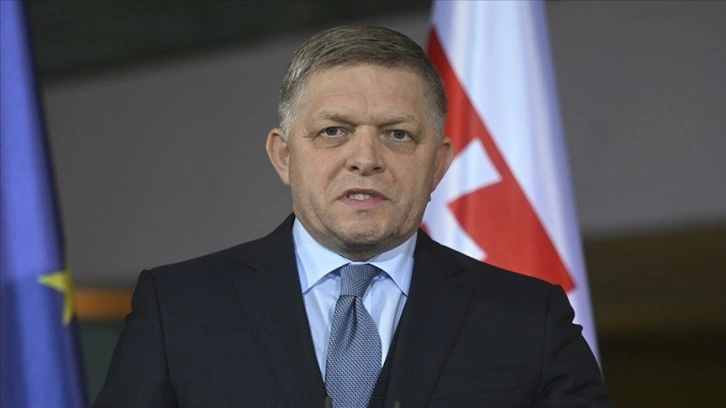 Silahlı saldırıya uğrayan Slovakya Başbakanı Fico, AP seçimi için oyunu hastanede kullandı