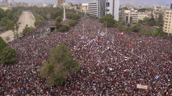 Şili'deki gösteriler uluslararası zirveleri iptal ettirdi