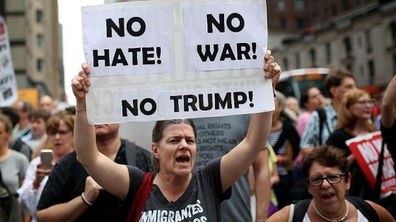 Silikon Vadisi'nde Trump ve ırkçılık karşıtı protesto