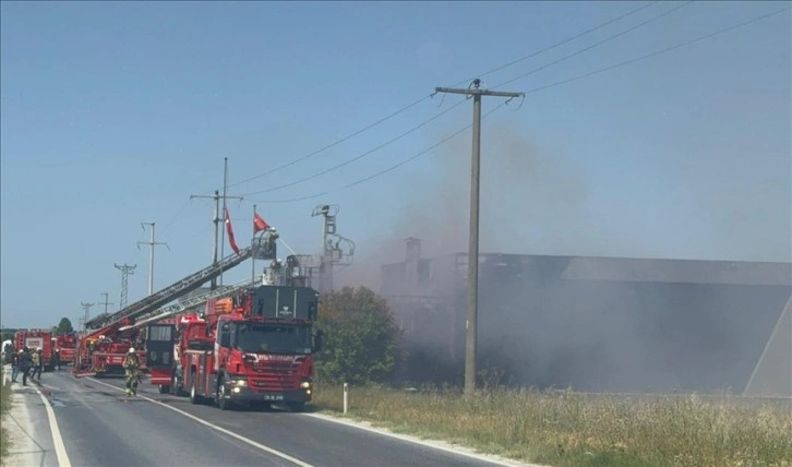 Silivri'de fabrikada yangın çıktı