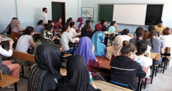 Silopi’de gazetecilik ve basın konulu seminer düzenledi