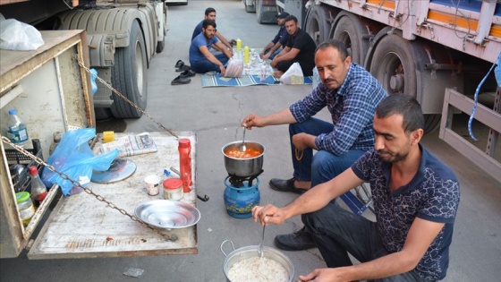 Silopi'de tır şoförlerinin iftar telaşı