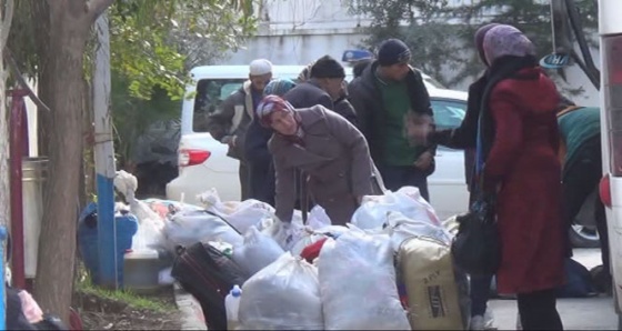 Sınırdaki Suriyeli aileler, Yayladağı'na getiriliyor