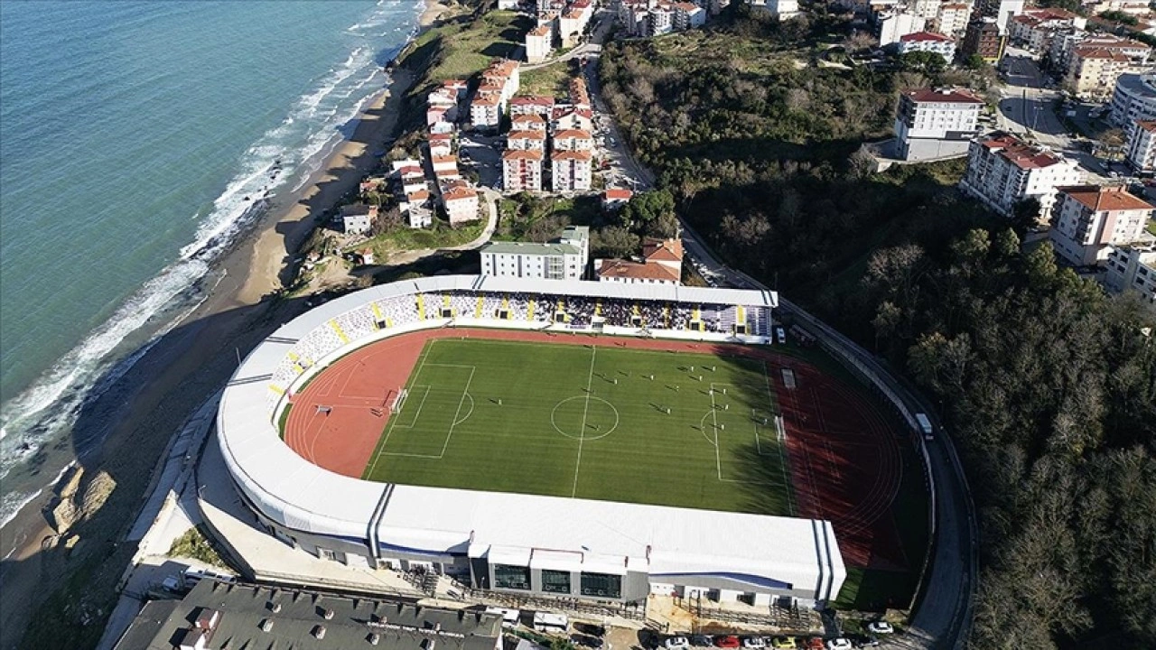 Sinop Şehir Stadı'nda ilk maç oynandı