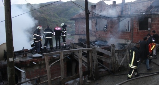 Sinop'ta evde yangın: 3 ölü