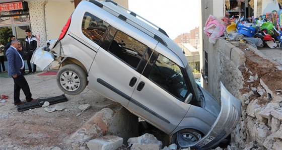 Şırnak’ta freni boşalan kamyon 4 araca çarptı