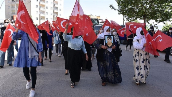 Şırnak’ta terör mağduru aileler HDP İl Başkanlığı binası önünde eylem yaptı