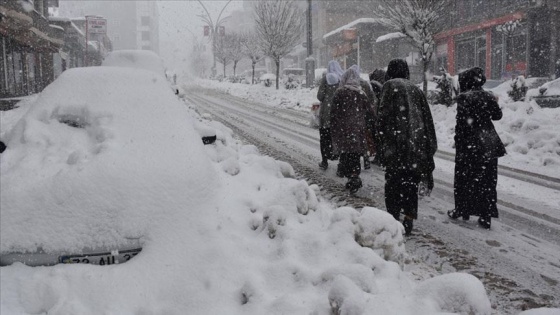 Şırnak'ta yoğun kar yağışı hayatı olumsuz etkiliyor