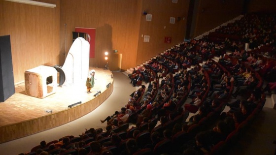 Şırnak'ta 'Zambak Limanı' sahnelendi