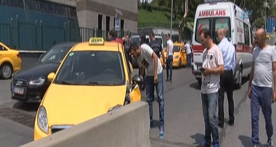 Şişli’de ticari taksi beton bariyerlere çarptı: 1 yaralı