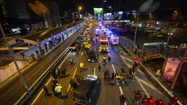 Şişli'de zincirleme trafik kazasında 8 kişi yaralandı