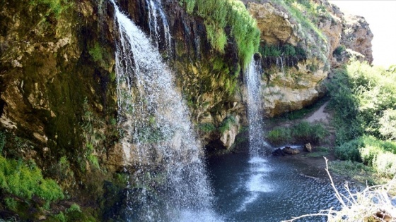 Sivas&#039;ın saklı cenneti &#039;Değirmenaltı Şelalesi ve tepe yerleşmesi&#039; turistik çekim alanı oldu