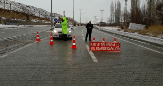 Sivas-Malatya karayolu trafiğe kapandı