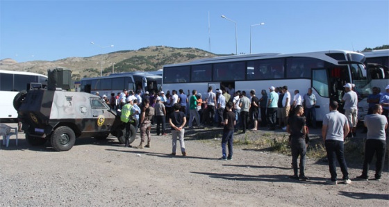 Sivas olaylarının 24. yıl dönümü anmaları için il dışından Sivas’a gelen araçlar didik didik arandı