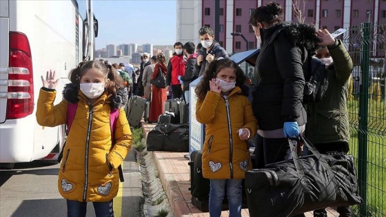 Sivas'ta karantina süresi sona eren 574 kişi memleketlerine uğurlandı