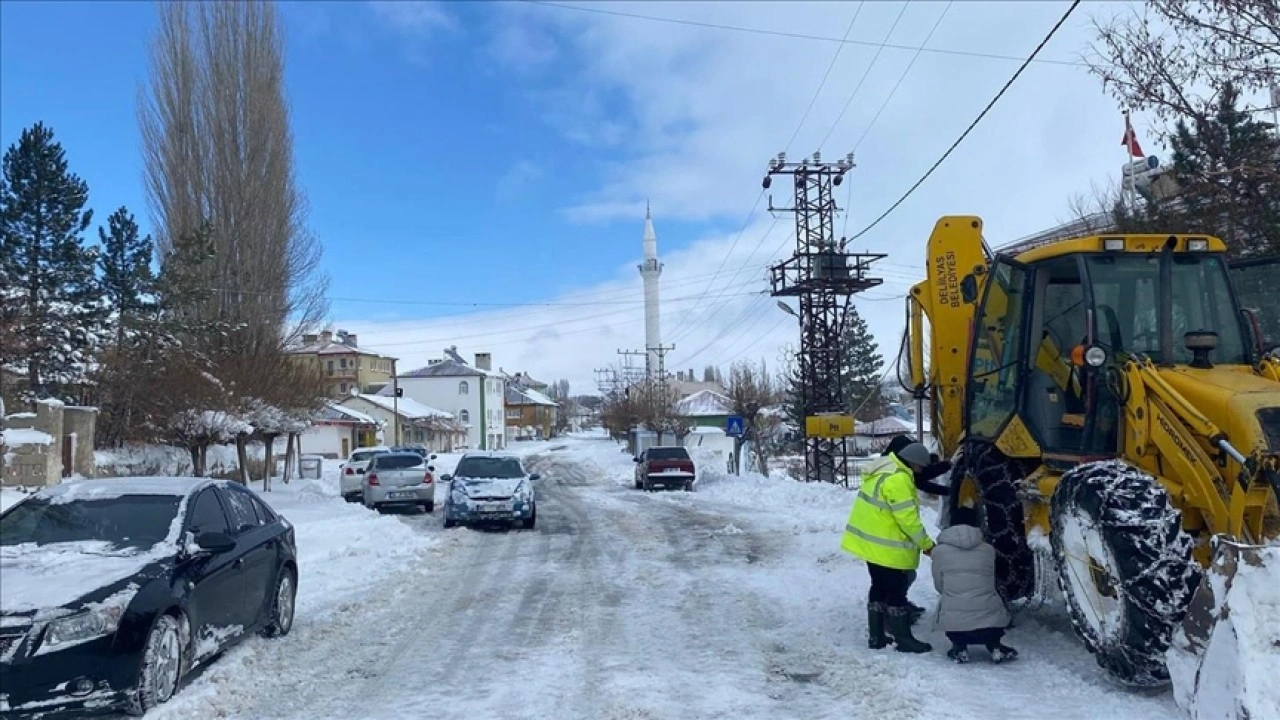 Sivas ve Samsun'da mahsur kalan çobanlar ve hayvanlar krutarıldı